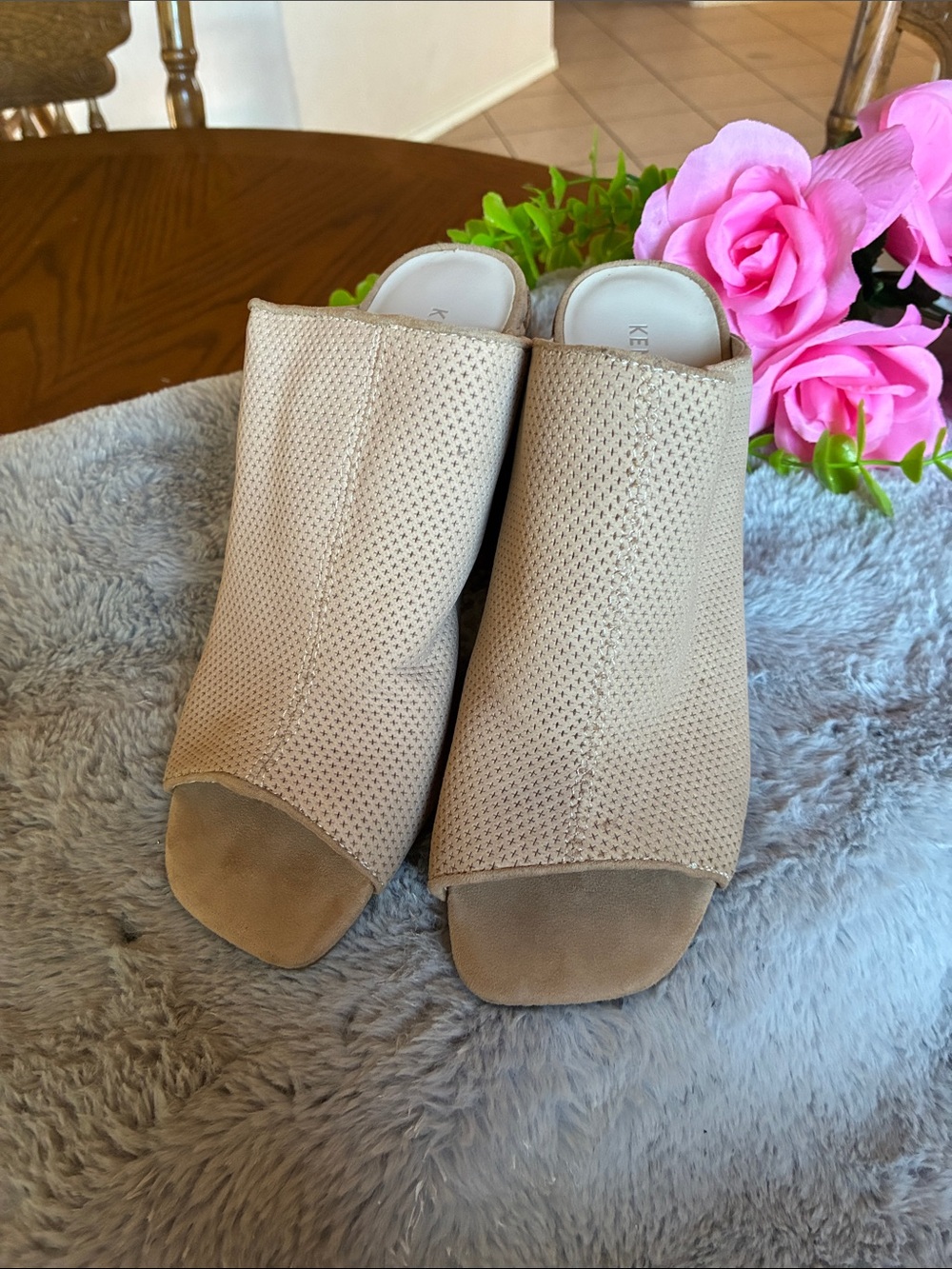 Kenneth Cole Beige Kammie Heeled Mules – Textured Chic Style Size 6